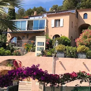 https://logement-zen-sur-la-colline-aux-mimosas.fr-provencehotel.com